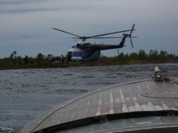 Выгрузка с вертолета в режиме подвисания.